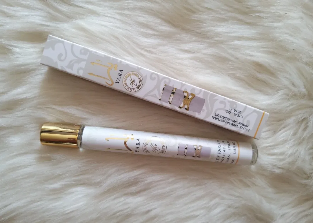 Lattafa Yara Moi White 35ml Stick Spray - Long Lasting Portable with Pheromones for Men Women - Clean Vibes Luxe Feels - Alcohol Free Peach Caramel Patchouli Sandalwood Amber