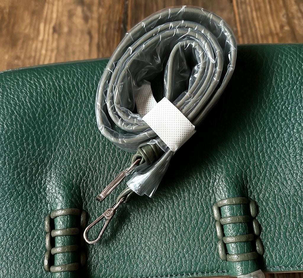 Green Forest Two-Tone Leather Handbag with Adjustable Strap & Zipper Pocket