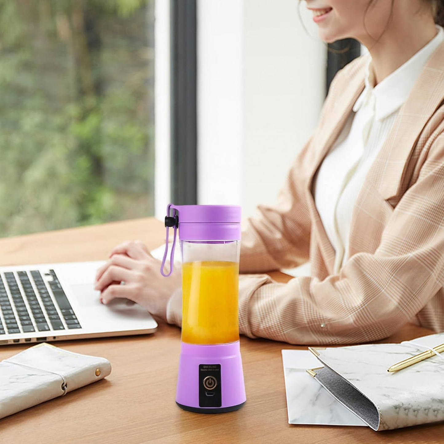 Portable Blender – 400ml Cordless Juicer for Smoothies & Travel